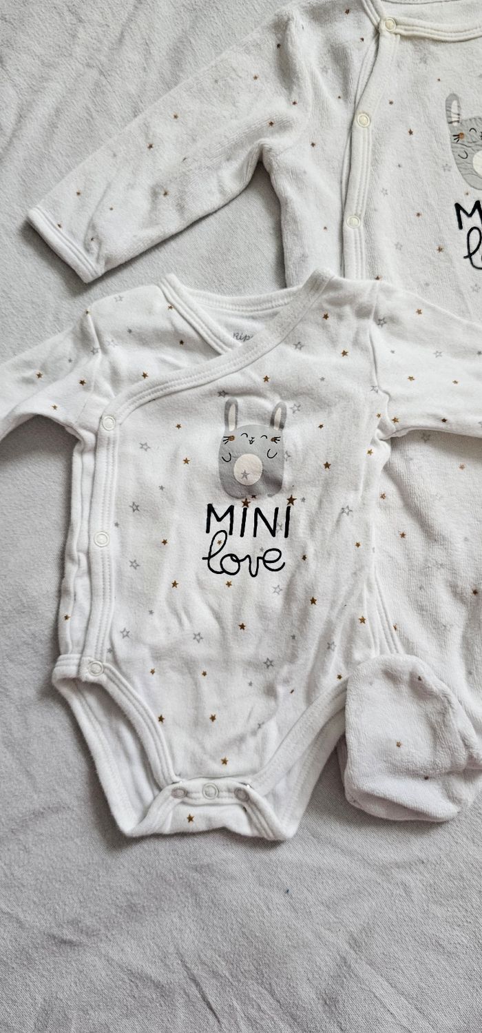 Dors bien et avec  bodies bébé 3 mois – "Mini Love" – bon état - photo numéro 3