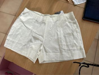 Short neuve léger taille 44