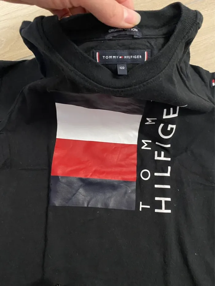 T shirt neuf tommy Hilfiger 7 ans - photo numéro 2