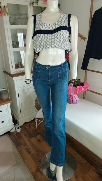 Jean flare cropped modern waist by Levis état neuf Taille 34/36