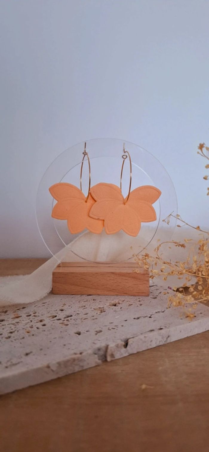 Lys Pêche – Boucles d’oreilles artisanales – Modèle unique