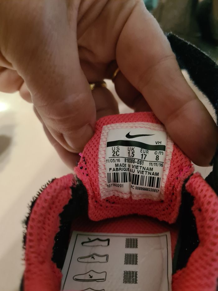 Basket. Bébé. Nike. Neuve. Noir, rose. Taille 17 - photo numéro 6