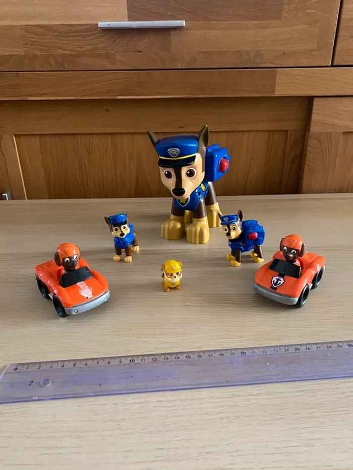 Figurines pat patrouille paw patrol chase Ruben zuma chien véhicule voiture