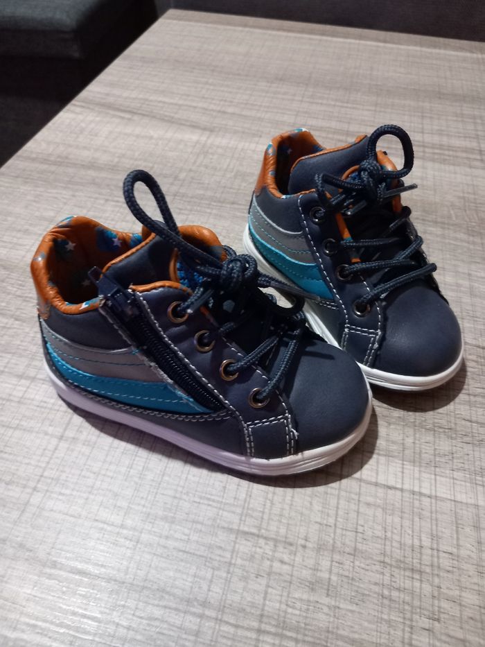 Chaussures 1er pas T 20 neuve - photo numéro 3