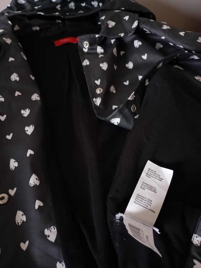Imperméable ciré long . 8 ans. Noir gris anthracite,coeurs blancs . Tissaia. Coton polyester . État neuf - photo numéro 5