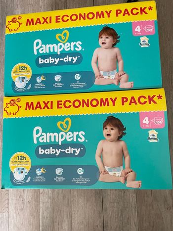 Lot de 216 couches Pampers baby dry taille 4