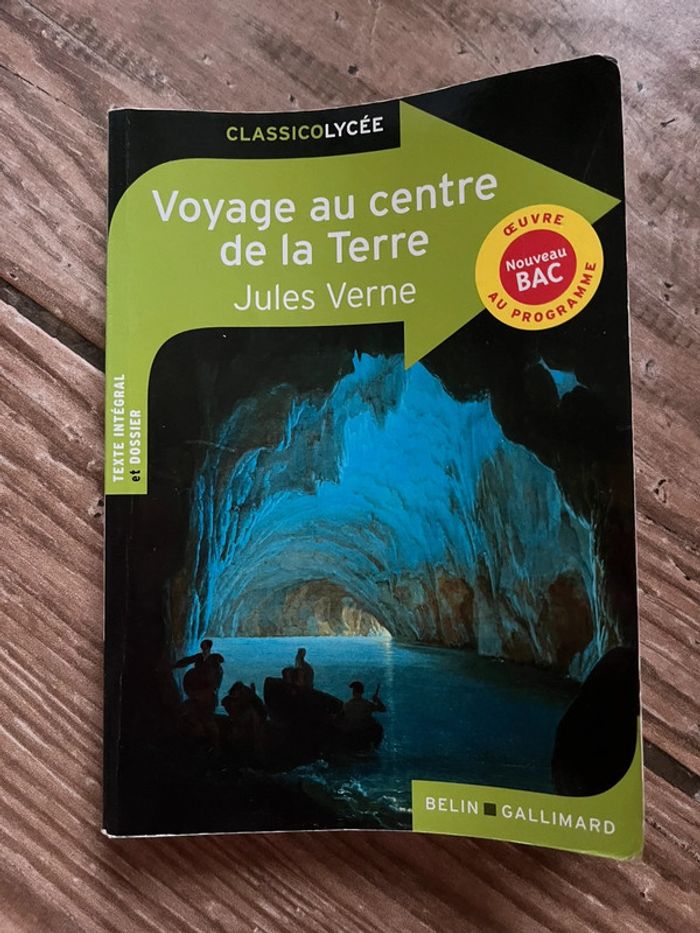 Livre Voyage au centre de la Terre Jules Verne
