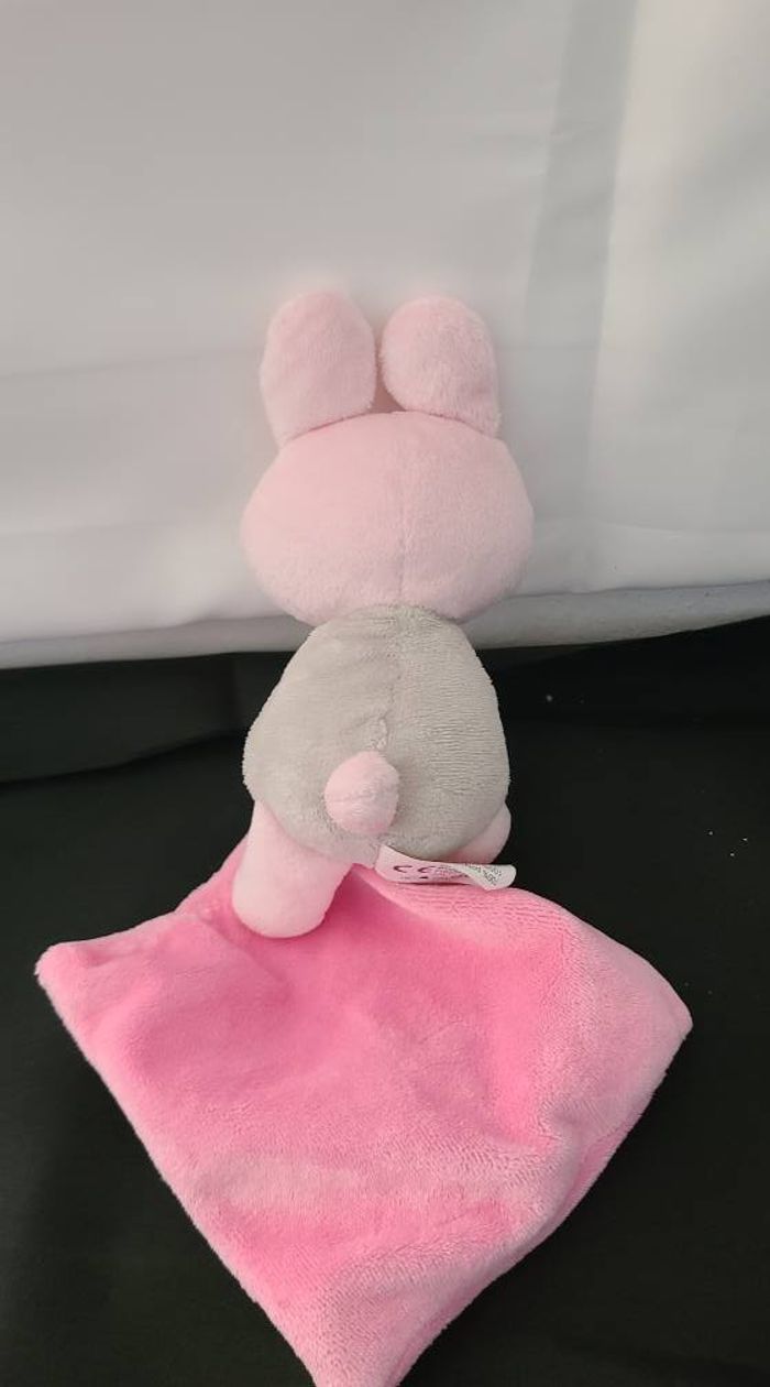 Doudou Lapin rose Mouchoir Vêtir - photo numéro 3