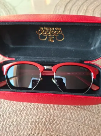 Lunettes de soleil Le Temps des Cerises – Rouge & étui rigide