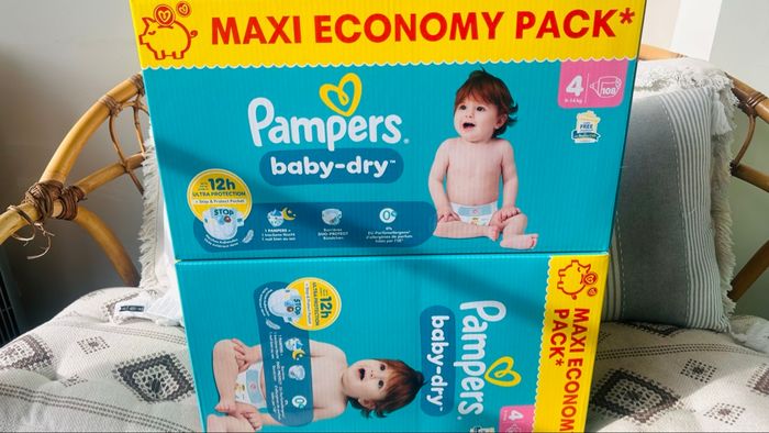 2 cartons Pampers T4