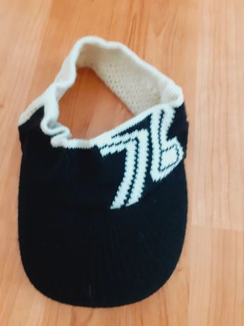 Casquette visière en laine