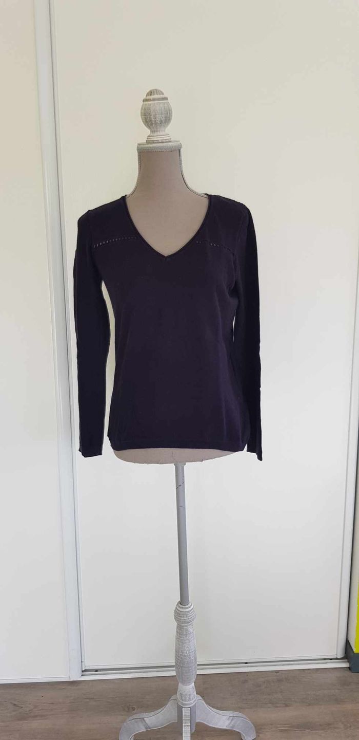 Pull col V épaules ajourées