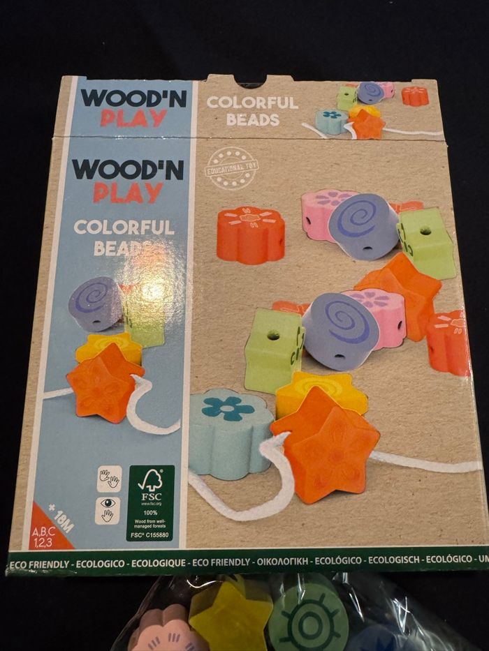 24 perles en bois multicolores à enfiler comme neuf - photo numéro 5