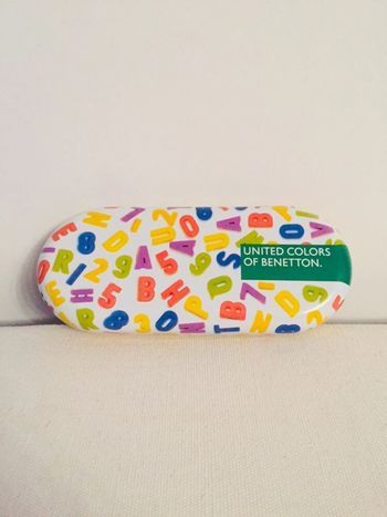 Boîtier lunettes en métal jaune vintage united color of benetton