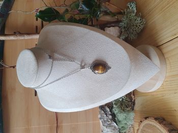 Collier à médaillon vintage avec une pierre d'œil de tigre