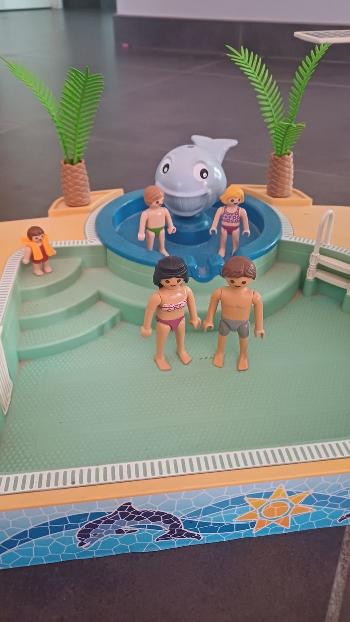 Piscine avec personnages playmobil - photo numéro 2