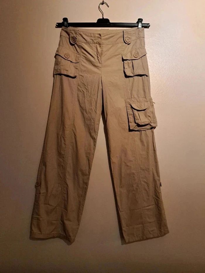 Pantacourt/Pantalon beige Top Studio