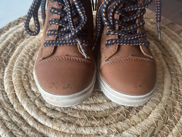 Chaussures montantes pointure 22 - photo numéro 5