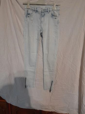 Jeans délavé à trou