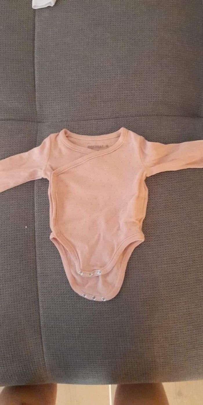 Plusieurs bodies taille 1 moi - photo numéro 5