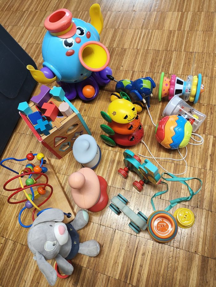 Lot jeu jouets eveil bébé enfant dont veilleuses motricité dextérité activité boulier forme géométrie bois doudou musical - beaba kidilou mikey ouaps pieuvre malice gobelet 1er premier age - photo numéro 6