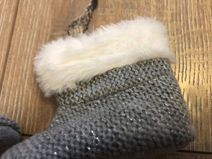 Chaussons bebe neufs - photo numéro 5
