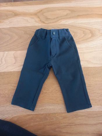 Pantalon bleu marine H.Boss taille 9 mois