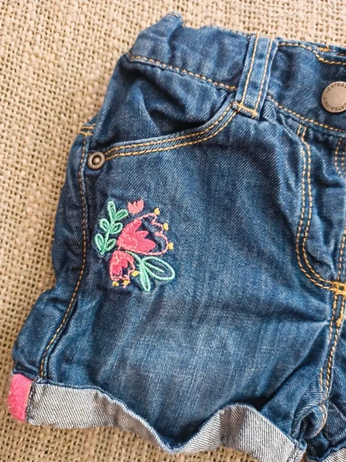 Short Vertbaudet 12 mois excellent état fille - photo numéro 2