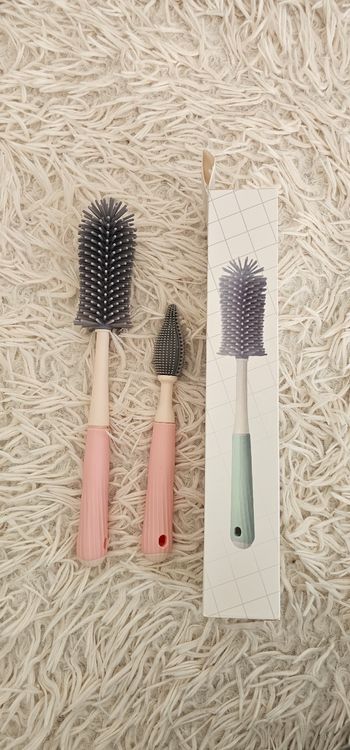 Lot de 2 goupillons roses en silicone Neufs