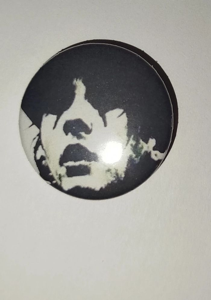 badge motif saez neuf