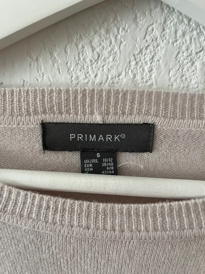 Pull fin beige clair avec boutons décoratifs – Primark (Taille S) - photo numéro 4