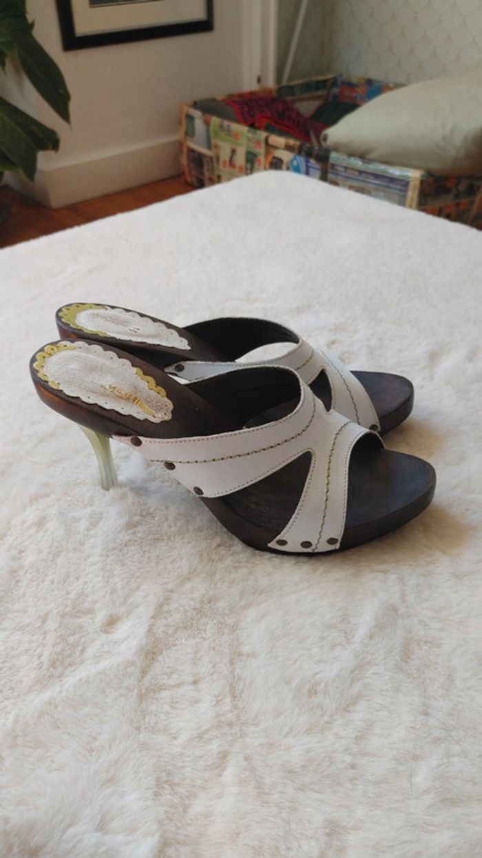 Magnifique mule escarpins vintage ouverts en cuir et bois talon fine transparente - photo numéro 13