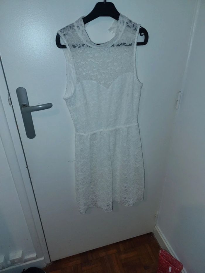 Robe blanche dentelle