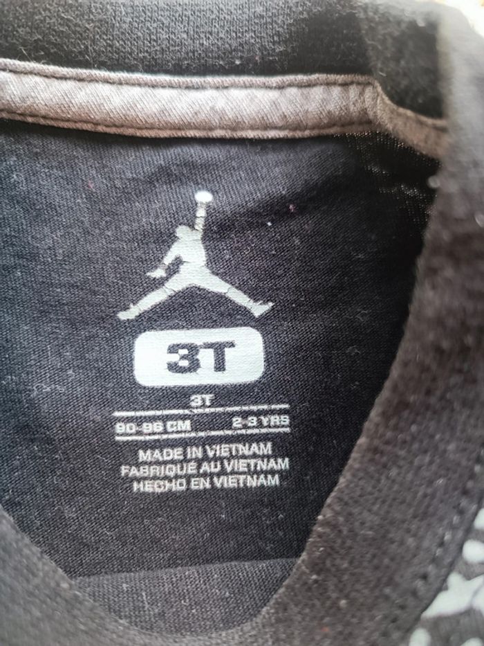 🐼 Tee-shirt Jordan taille 3ans - photo numéro 3