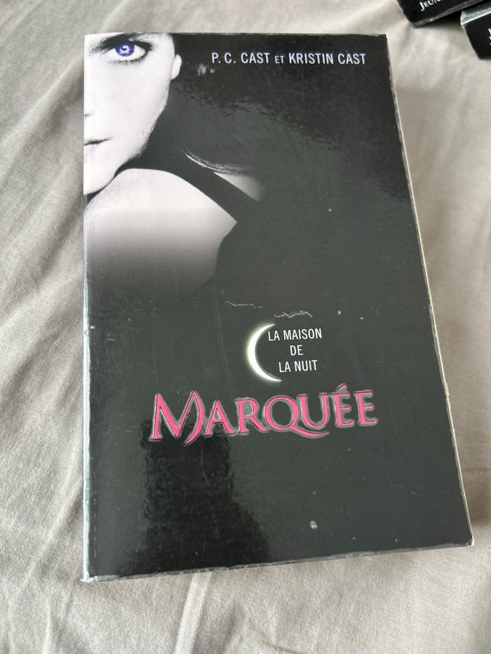 Lot saga la maison de la nuit format broché - photo numéro 3