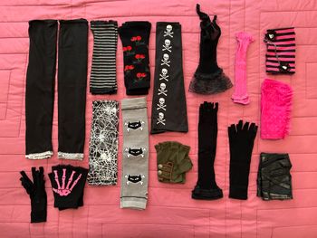 Lot 17 Paires Mitaines Gothiques