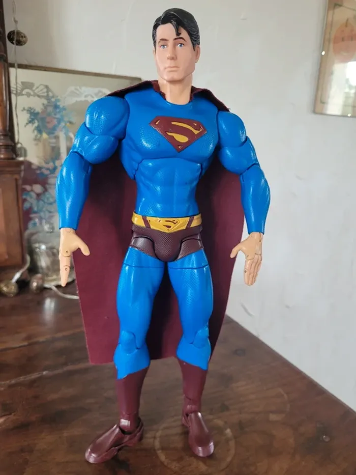 Vends grande figurine articulée super man return  dc comics