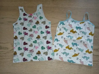 Lot 2 tee-shirts sous vêtements fille 7/8 ans