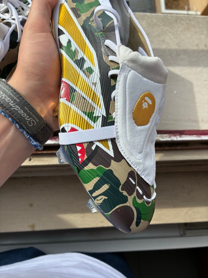 Crampons Adidas x Bape Predator  - Taille 44 - Neufs - photo numéro 2