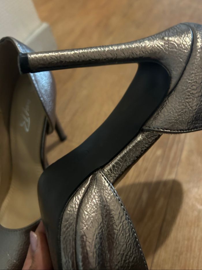 Escarpins couleur or très bon état 👠 - photo numéro 4