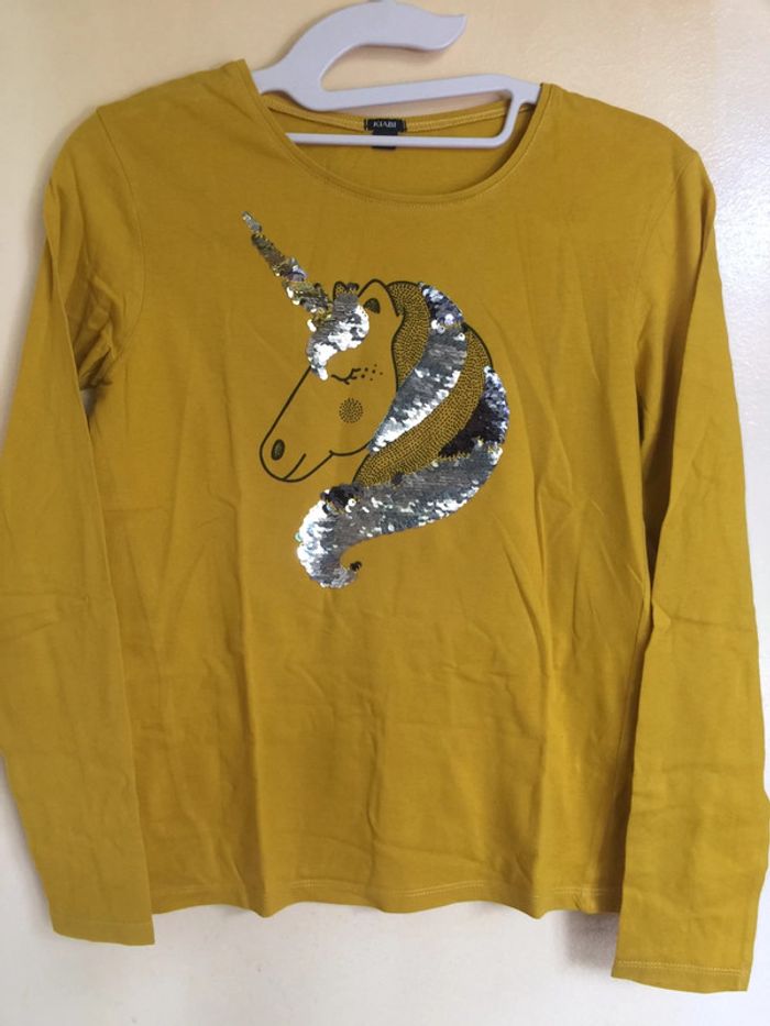 T-shirt moutarde avec motif licorne en strass