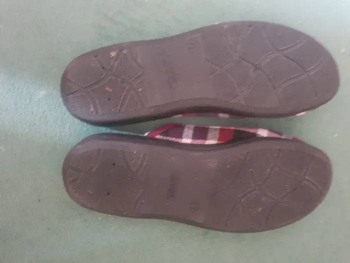 Chaussons mules fourrées pointure 43 - photo numéro 2