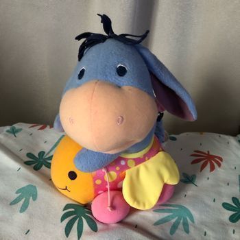 Bourriquet vibrant quand on lui tire la queue Fisher Price