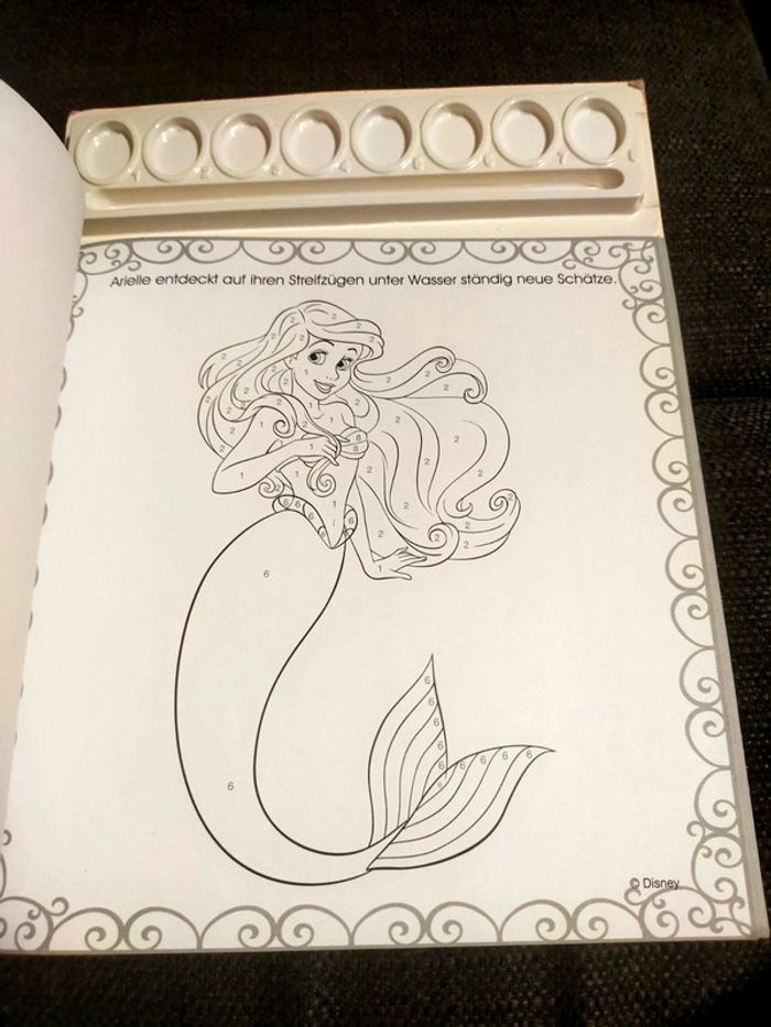 Livre de princesses a peindre ou colorier neuf - photo numéro 9