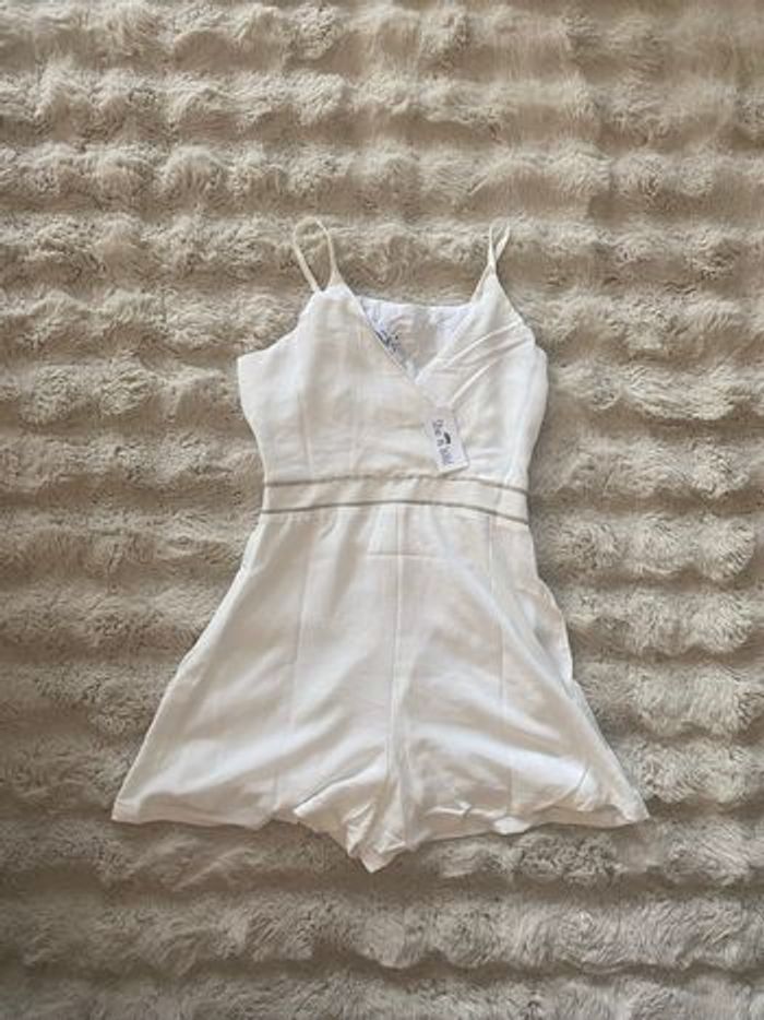 Une sublime robe blanche neuf avec étiquette