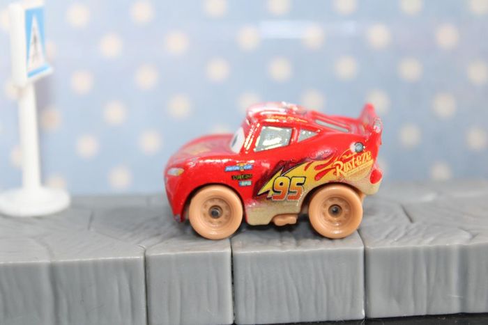 Disney Pixar cars mini racer Flash Mc Queen - photo numéro 2