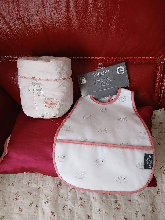 Neuf/Sauthon baby: Bavoir plastifié avec poche +Panière tissu - photo numéro 8