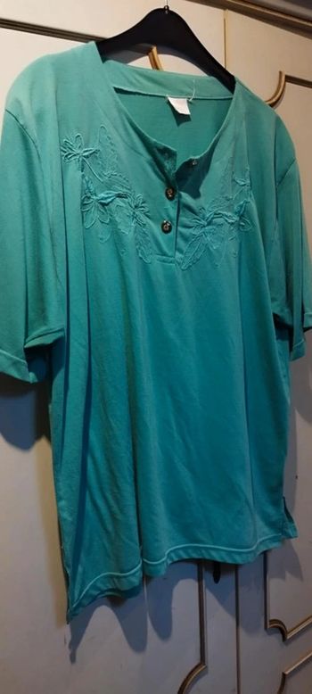 Blouse femme a épaulettes