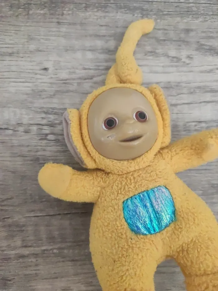 Peluche Teletubbies jaune Laa-Laa - photo numéro 3