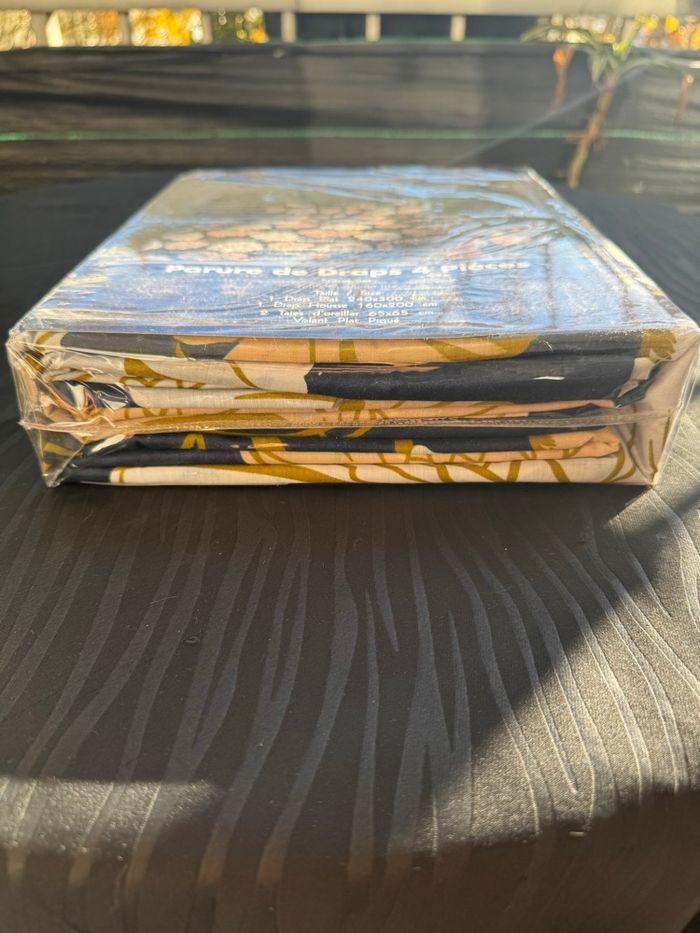 Parure de Lit 4 Pièces • 100% Coton • 160×200 • Drap Plat 240×300 • Taies 65×65 • Motif Floral Luxe - photo numéro 9